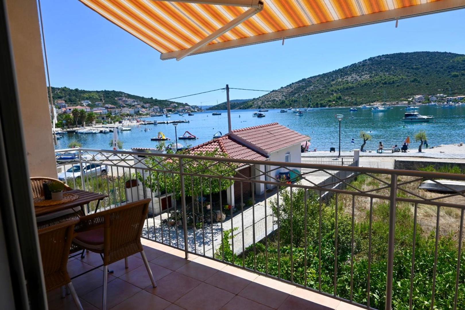 Apartment Leonora Vinišće Екстериор снимка